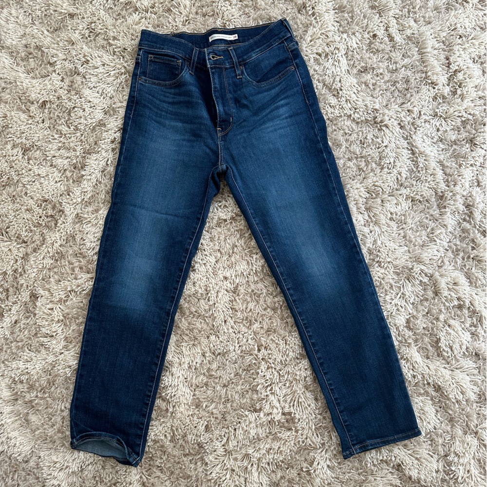 Size 28 dark wash crop Levi’s nwot